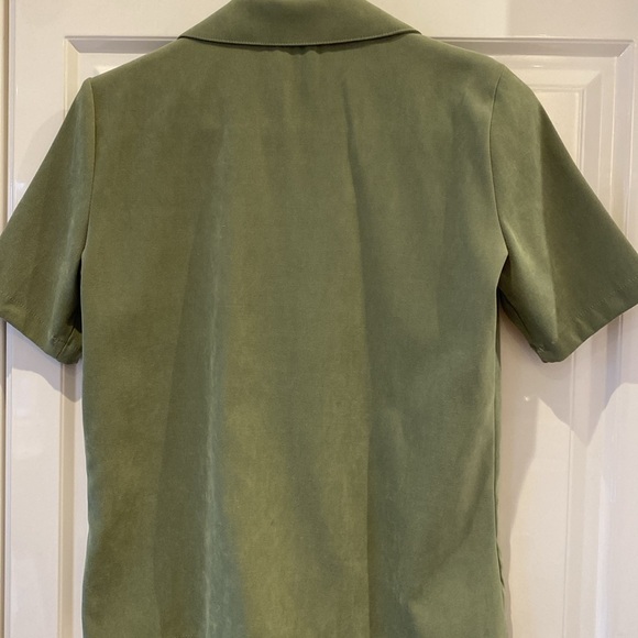 Green Short Sleeve Button Top - Picture 8 of 9